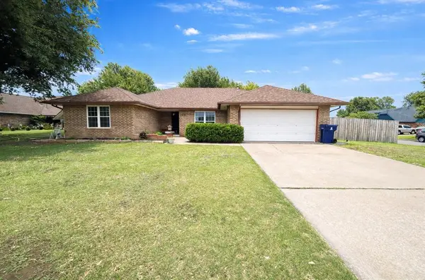 1812 Edinburg Court, Yukon, OK 73099