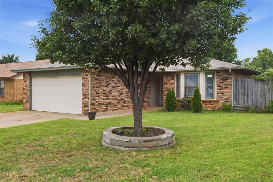 221 W Strasburg Way, Mustang, OK 73064 - #2