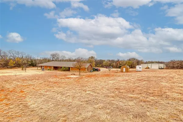 11221 N 1960 Circle, Elk City, OK 73644