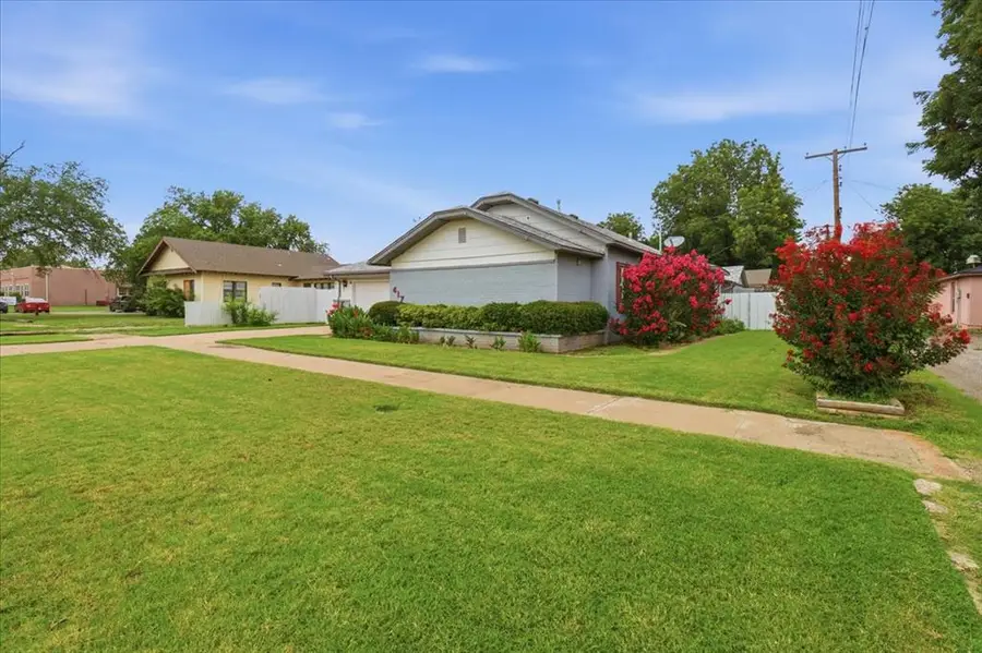 417 W Birch, Hobart, OK 73651 - #2