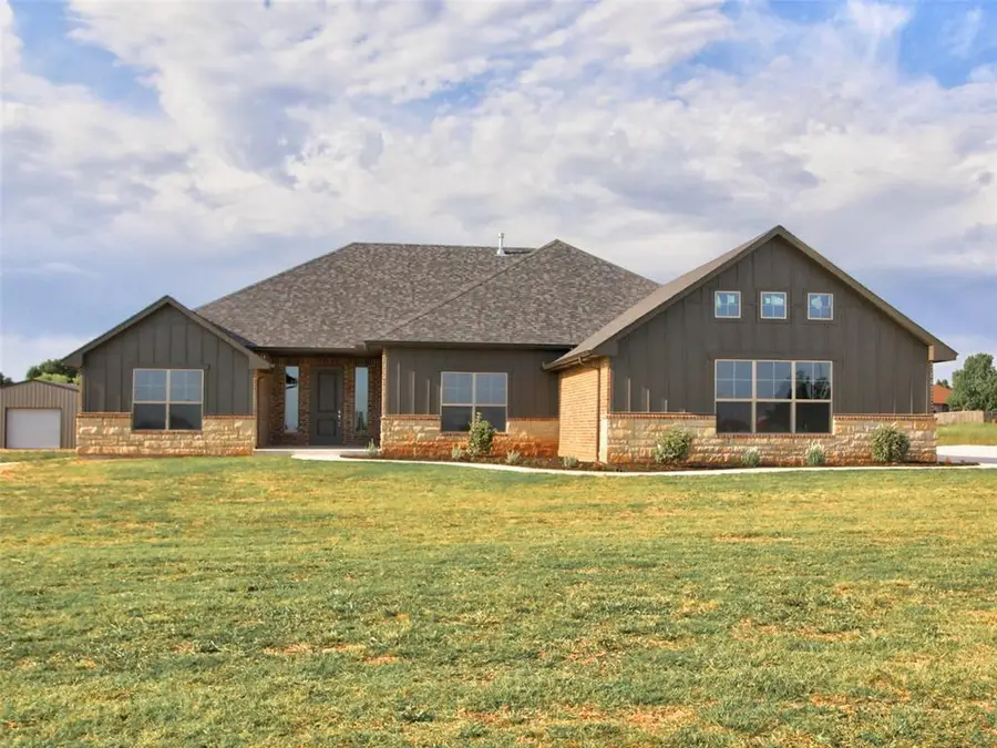 8681 Oak Tree Circle, Edmond, OK 73025 - #2