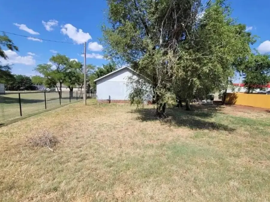 307 N Massingale Drive, Cordell, OK 73632 - #3