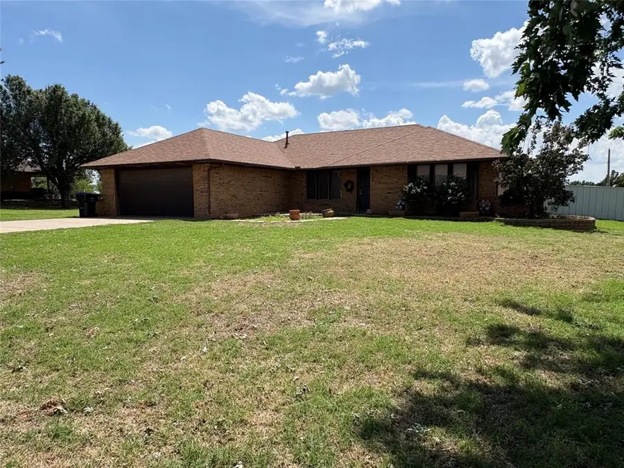 924 N Aspen Avenue, Hinton, OK 73047 - #2