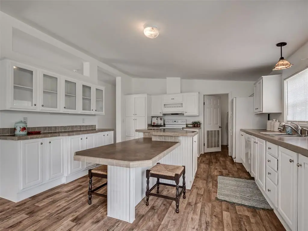 206 N Pine Street, Crescent, OK 73028 - #1