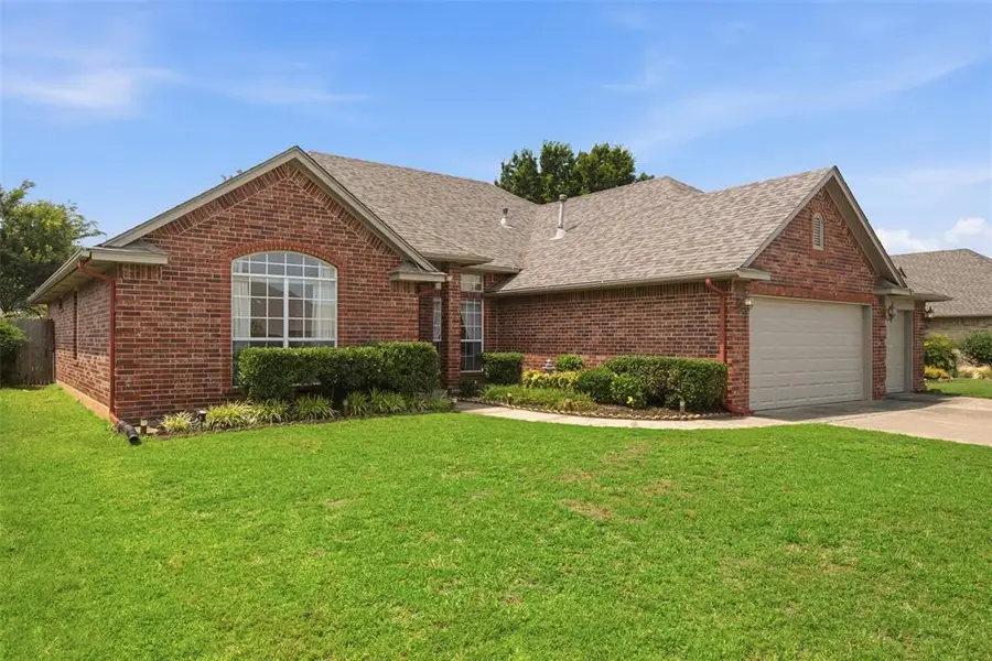 720 W Alamo Way, Mustang, OK 73064 - #2