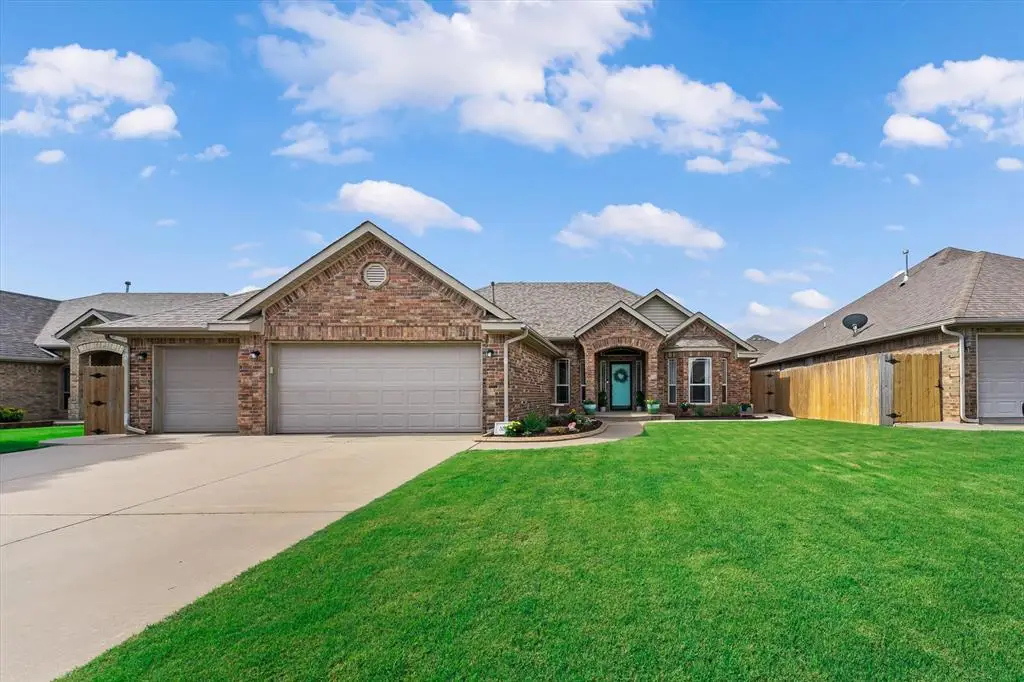 550 W Hunters Court Way, Mustang, OK 73064 - #1
