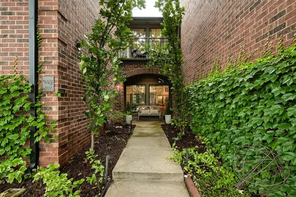 6208 Waterford Boulevard #107, Oklahoma City, OK 73118
