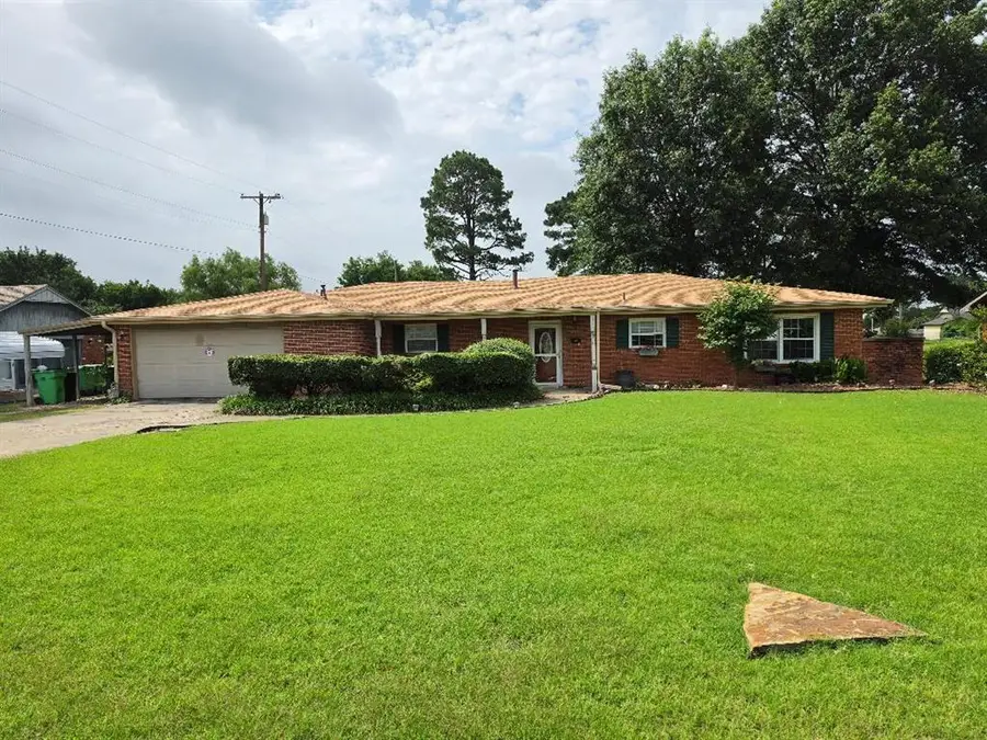 817 W Date Street, Okemah, OK 74859 - #2