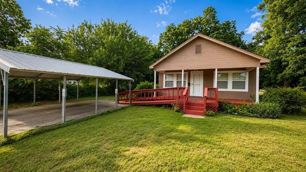 414 E Washington Avenue, Crescent, OK 73028 - #1