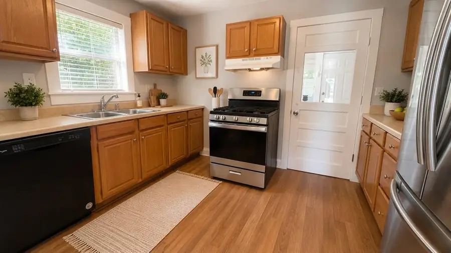414 E Washington Avenue, Crescent, OK 73028 - #3