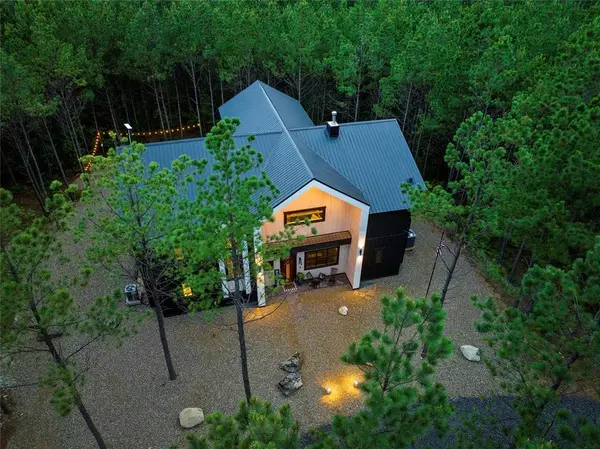 19 Bear Cedar Trail, Broken Bow, OK 74728