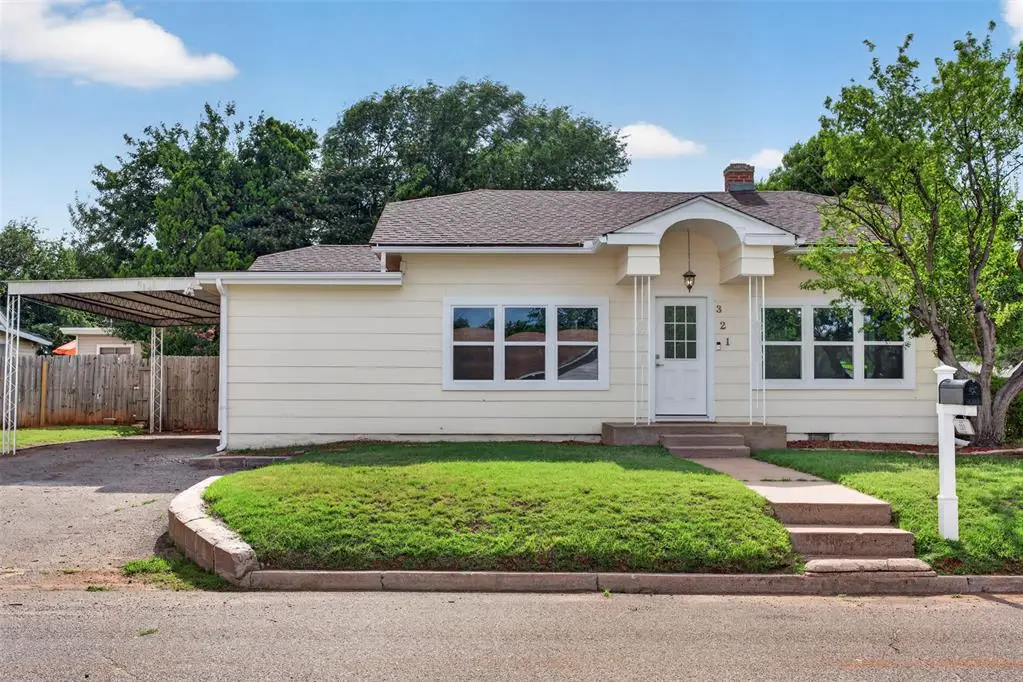 321 N Howard Street, Elk City, OK 73644 - #1