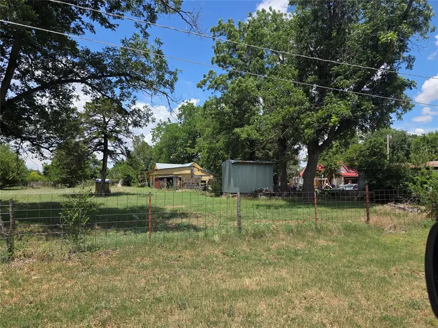 917 W Illinois Avenue, Chickasha, OK 73018 - #2