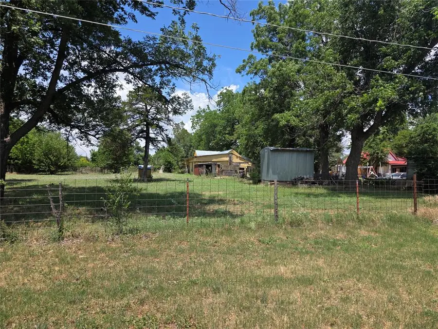 917 W Illinois Avenue, Chickasha, OK 73018 - #3