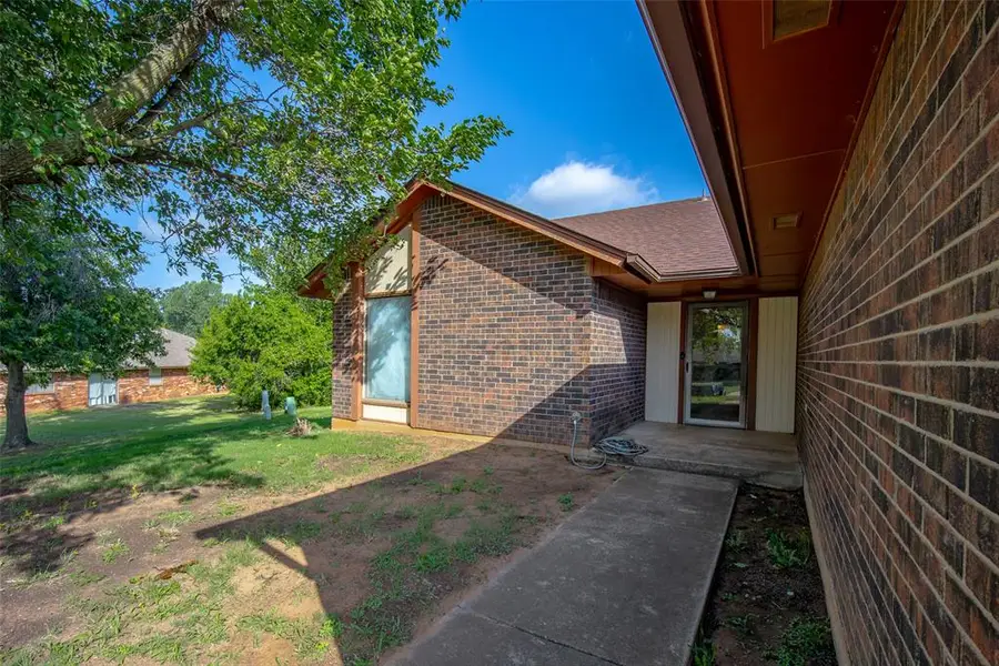 1029 Oak Hill Drive, Midwest City, OK 73110 - #2