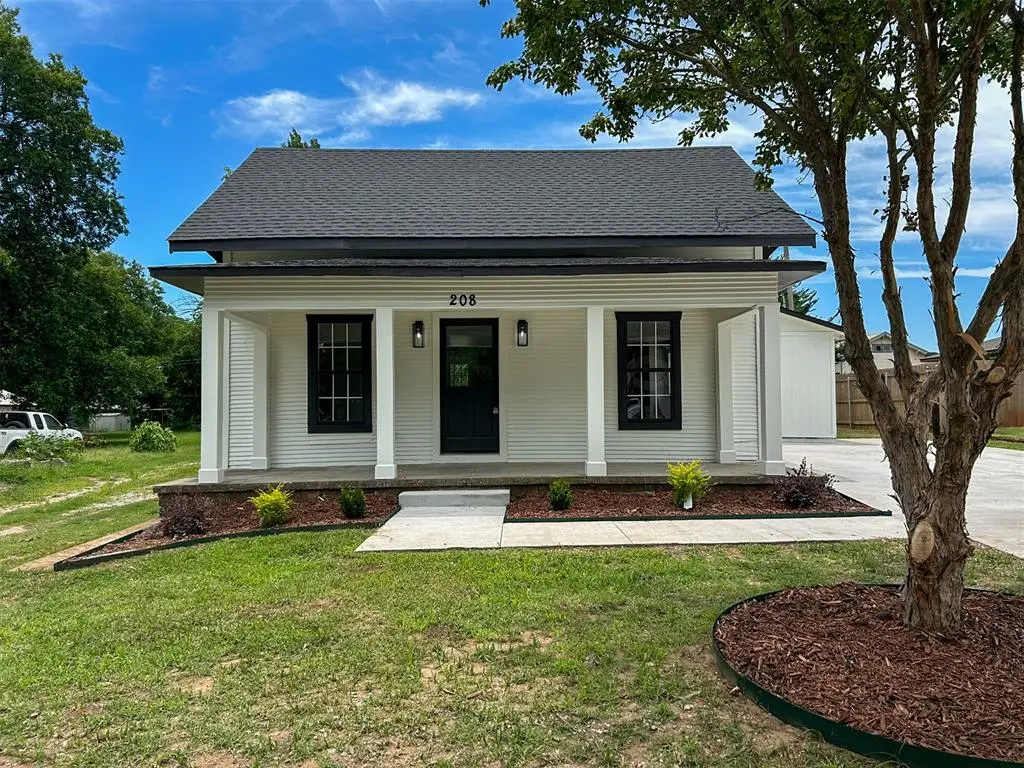 208 W Apache Street, Marlow, OK 73055 - #1