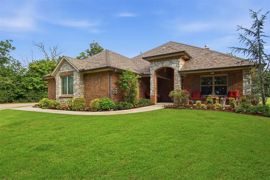 3318 E 44th Street, Edmond, OK 73013 - #3