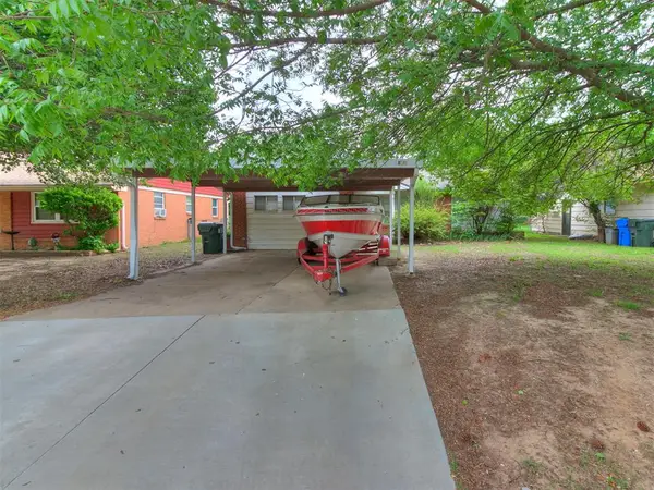 827 N Berry Road, Norman, OK 73069