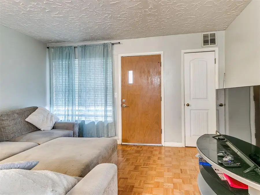 827 N Berry Road, Norman, OK 73069 - #3