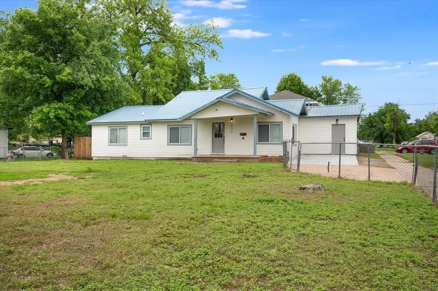 825 W Colorado Avenue, Chickasha, OK 73018 - #2