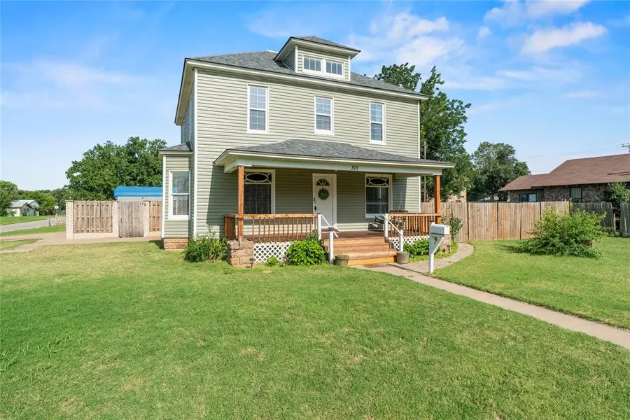 301 N Wikoff Avenue, Watonga, OK 73772 - #2