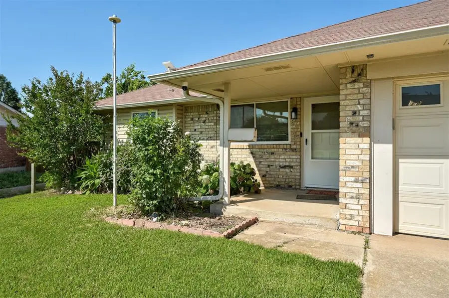 905 Highlander Drive, Moore, OK 73160 - #2