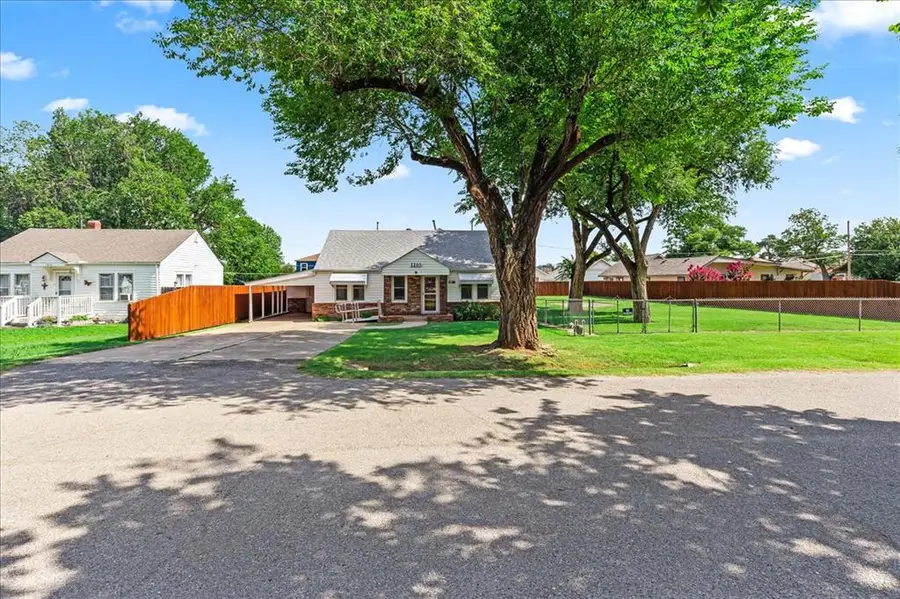 1210 W London Street, El Reno, OK 73036 - #2