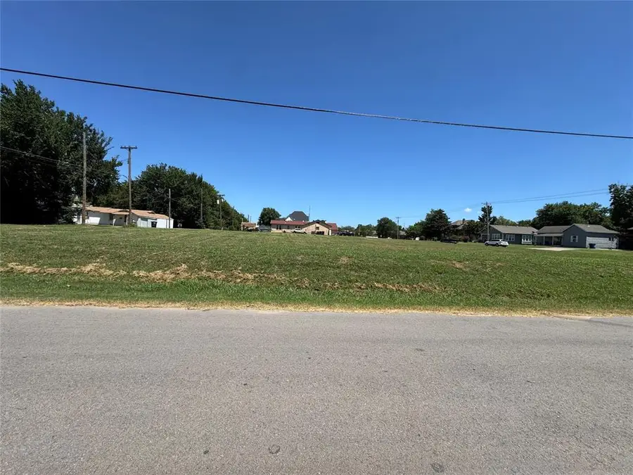 419 W 7th Street, Stroud, OK 74079 - #3