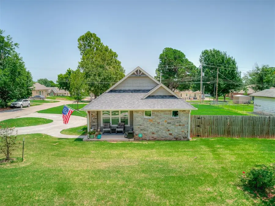 402 S Van Buren Avenue, Blanchard, OK 73010 - #2
