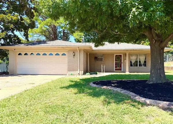 2228 S 11th Street, Chickasha, OK 73018