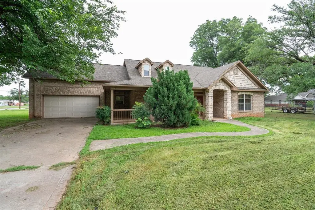 610 W Choctaw Street, Lindsay, OK 73052 - #1