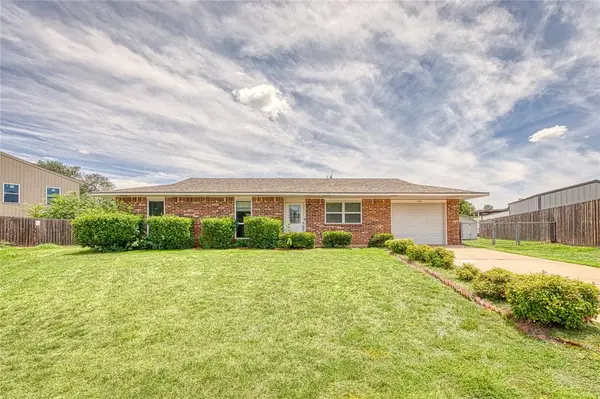 1402 Sherry Court, Elk City, OK 73644