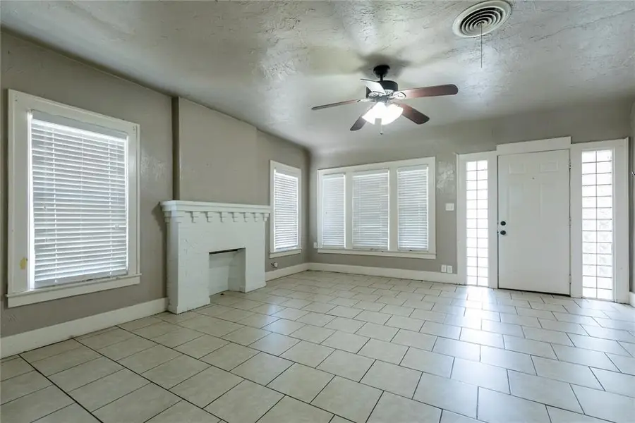 612 W 6th Street, Elk City, OK 73644 - #2