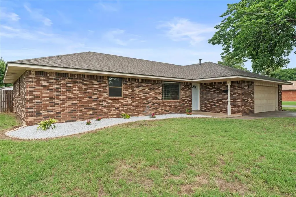 419 N Noble Avenue, Watonga, OK 73772 - #1