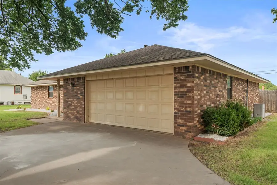 419 N Noble Avenue, Watonga, OK 73772 - #3