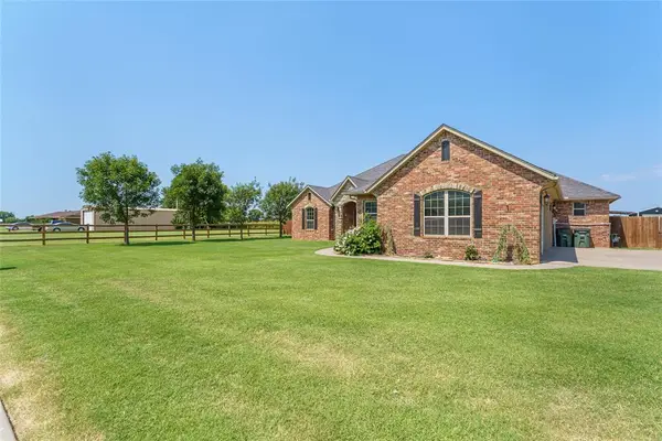106 Riverview Drive, Clinton, OK 73601