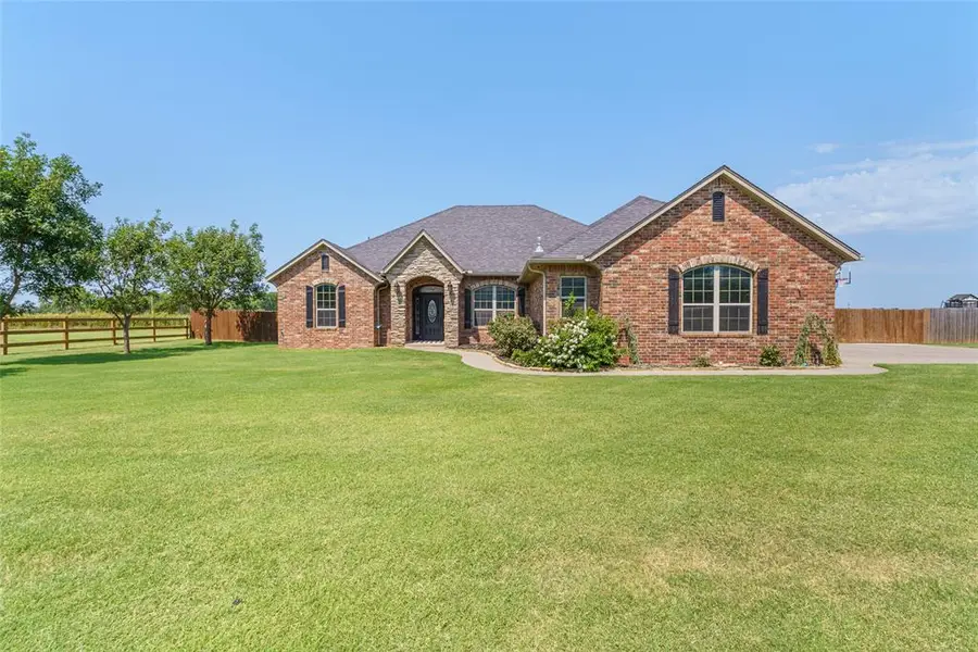 106 Riverview Drive, Clinton, OK 73601 - #2