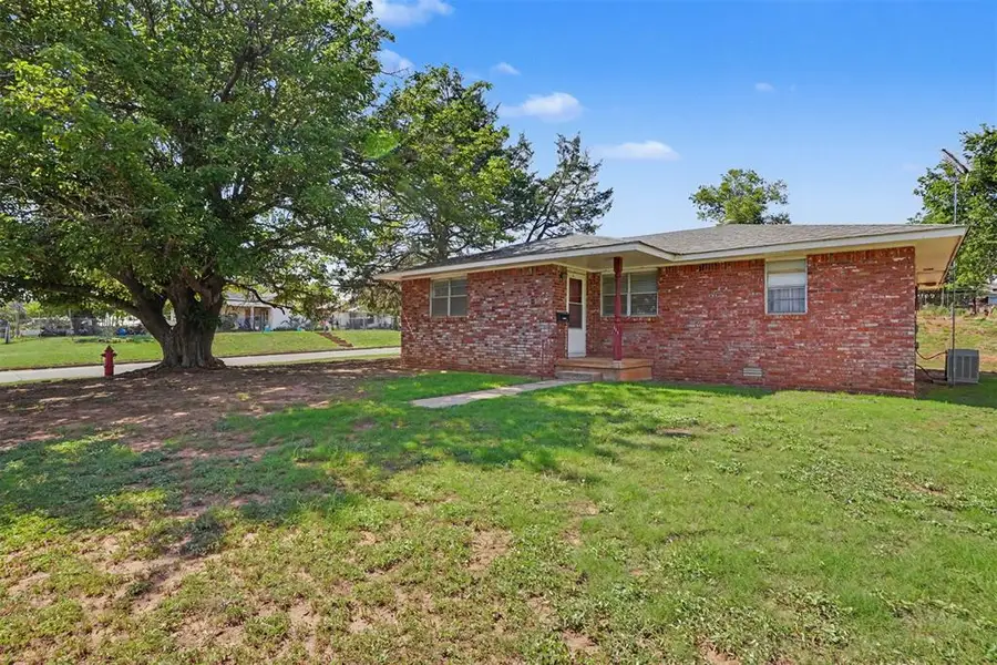 111 W Cedar Avenue, Sayre, OK 73662 - #2