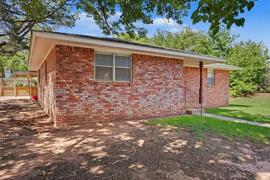 111 W Cedar Avenue, Sayre, OK 73662 - #3