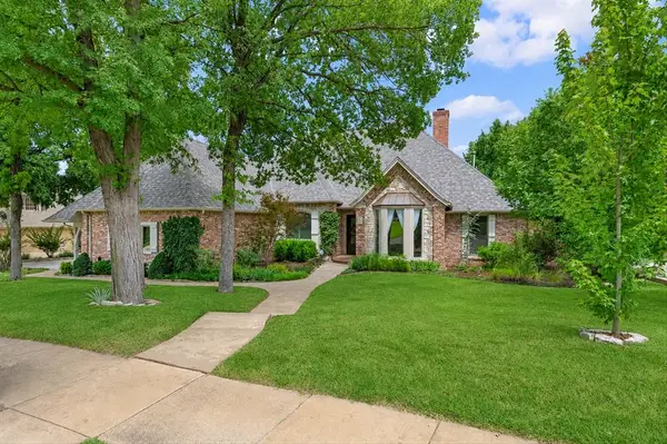 2808 Woodland Creek Drive, Edmond, OK 73034