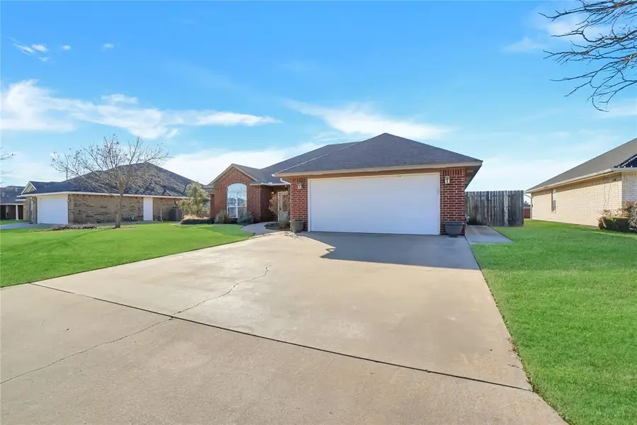 2905 Hunter Pointe, Altus, OK 73521 - #3