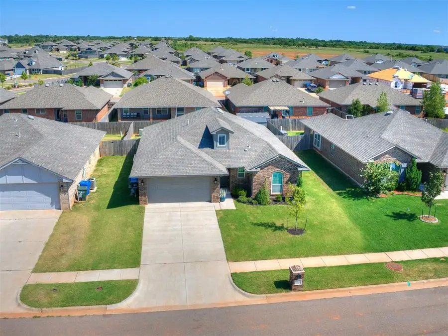 3915 Abingdon Drive, Norman, OK 73026 - #2