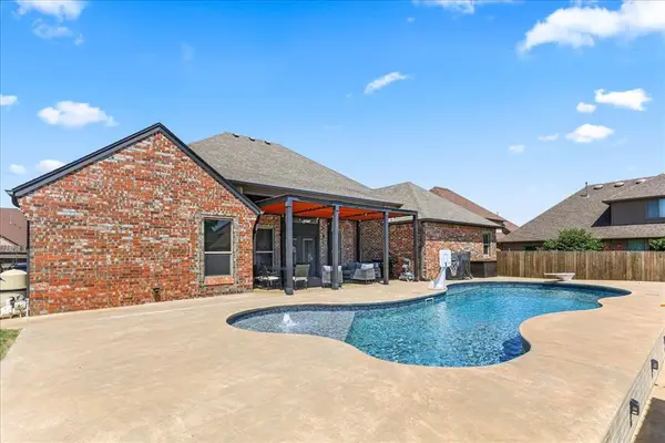 13332 Ambleside Drive, Yukon, OK 73099