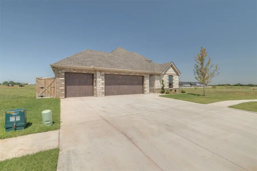 19409 S Country Drive, Edmond, OK 73012 - #2
