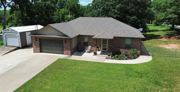 407 E Carlos Avenue, Bristow, OK 74010