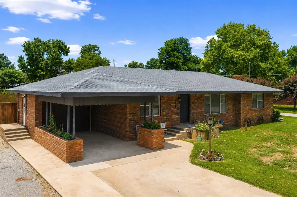 515 S Kerr Avenue, Pauls Valley, OK 73075 - #1