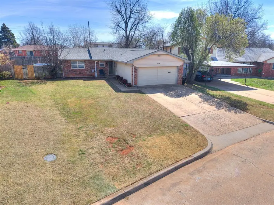 124 Oakside Drive, Moore, OK 73160 - #3