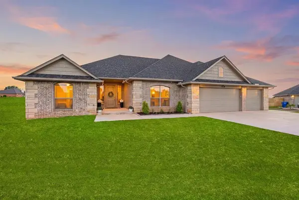 9131 Oak Tree Circle, Edmond, OK 73025