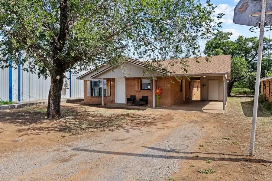 522 E Clark Avenue, Weatherford, OK 73096 - #2