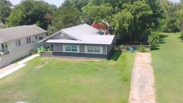 207 S 8th Street, Okemah, OK 74859
